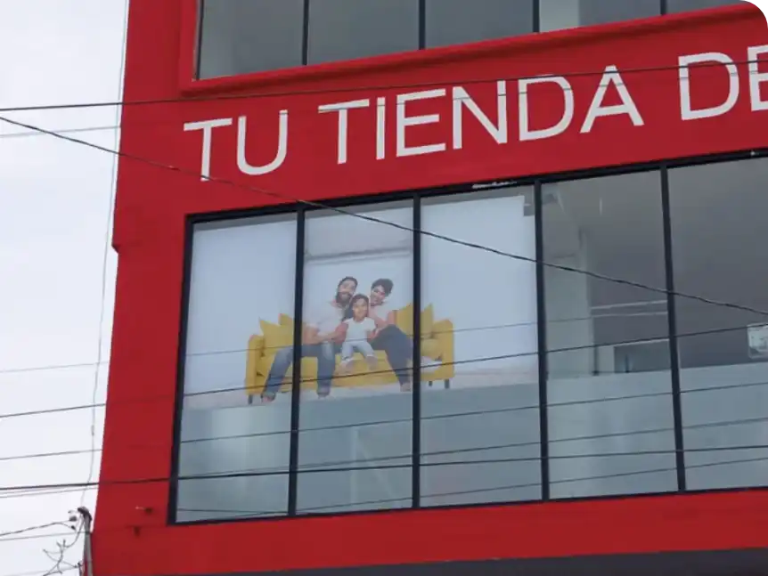 Colocación de vinil esmerilado en fachada de cristal